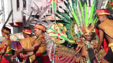 Dayak Ngaju 3. BEN Karnavalı 'nda Central Kalimantan' dan dans ediyor. Bu dansta bol miktarda hasat için şükranlarımızı sunacağız..