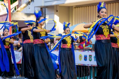 3. BEN Karnavalı 'nda Central Java' dan balo dansı. Balo-balo kelimesi Bolo-Bolo kelimesinden gelir, yani arkadaş anlamına gelir..