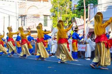 3. BEN Karnavalı 'nda Riau' dan Batin kemuning dansı. Bu dans geleneksel konuklar ve onur konukları için eğlence ve saygı amacıyla..