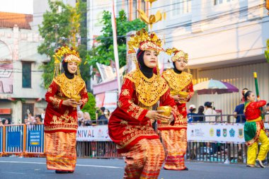 3. BEN Karnavalı 'nda Kuzey Sulawesi' den Selamat Datang (Hoşgeldiniz) dansı. Bu dans misafirleri karşılamak için kullanılır..
