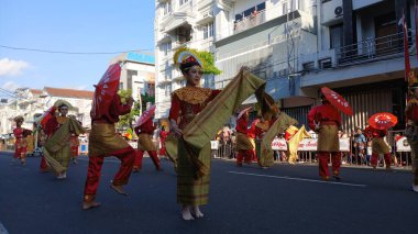 Payung (şemsiye) 3. BEN Karnavalı 'nda batı sumatera dansından. Bu dans çok eğlenceli ve çok sayıda insan tarafından gerçekleştiriliyor..