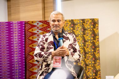 Embran Nawawi, İkinci Kediri Moda Batik Festivali 'nde Endonezya' da 