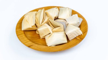 Wajik kletik is a cake originating from Blitar. Wajik kletik is made from sticky rice, coconut milk, and brown sugar. This food is wrapped using corn husks or klobot. clipart