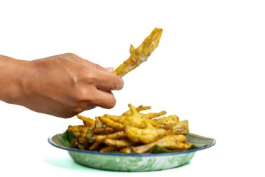 Kızarmış tavuk ayağı (ceker ya da cakar olarak adlandırılan Endonezya) beyaz arka planlı