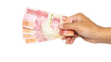 Bir El, Endonezya para birimini beyaz arka planda tutuyor.