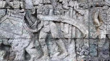 Penataran tapınağının duvarlarındaki güzel oymalar.