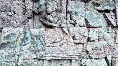 Penataran tapınağının duvarlarındaki güzel oymalar.