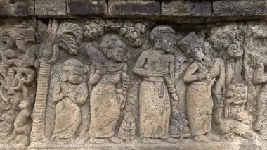 Penataran tapınağının taş duvarlarına oymalar. Penataran tapınağı Endonezya 'daki tapınaklardan biridir.