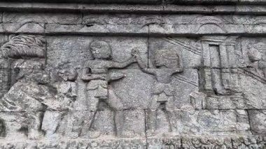Penataran tapınağının taş duvarlarına oymalar. Penataran tapınağı Endonezya 'daki tapınaklardan biridir.