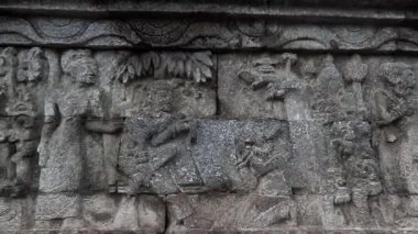 Penataran tapınağının taş duvarlarına oymalar. Penataran tapınağı Endonezya 'daki tapınaklardan biridir.