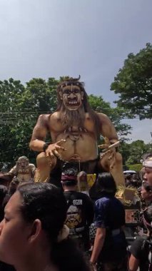 Ogoh-ogoh Festivali (Tawung Agung Kesanga) Bali 'nin Sessizlik Günü' ne (Nyepi Günü) hoş geldiniz.)