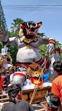 Ogoh-ogoh Festivali (Tawung Agung Kesanga) Bali 'nin Sessizlik Günü' ne (Nyepi Günü) hoş geldiniz.)