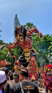 Ogoh-ogoh Festivali (Tawung Agung Kesanga) Bali 'nin Sessizlik Günü' ne (Nyepi Günü) hoş geldiniz.)