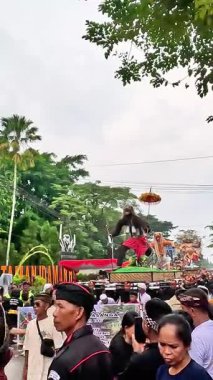 Ogoh-ogoh Festivali (Tawung Agung Kesanga) Bali 'nin Sessizlik Günü' ne (Nyepi Günü) hoş geldiniz.)