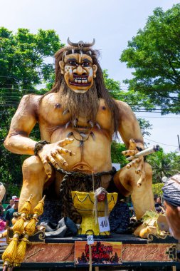 Ogoh-ogoh Festivali (Tawung Agung Kesanga) Bali 'nin Sessizlik Günü' ne (Nyepi Günü) hoş geldiniz.)