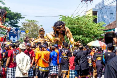 Ogoh-ogoh Festivali (Tawung Agung Kesanga) Bali 'nin Sessizlik Günü' ne (Nyepi Günü) hoş geldiniz.)