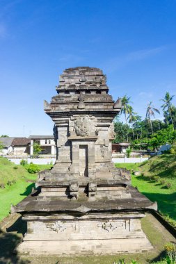Sawentar Tapınağı Blitar, Doğu Java 'da bulunan bir Hindu tapınağıdır. Sawentar Tapınağı Majapahit Krallığının ihtişamının kanıtıdır..