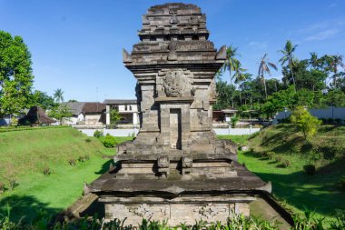 Sawentar Tapınağı Blitar, Doğu Java 'da bulunan bir Hindu tapınağıdır. Sawentar Tapınağı Majapahit Krallığının ihtişamının kanıtıdır..