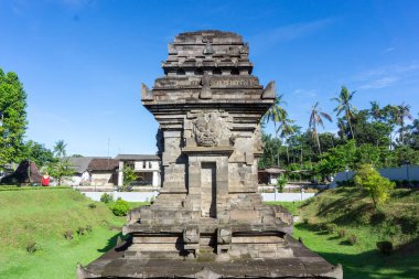 Sawentar Tapınağı Blitar, Doğu Java 'da bulunan bir Hindu tapınağıdır. Sawentar Tapınağı Majapahit Krallığının ihtişamının kanıtıdır..
