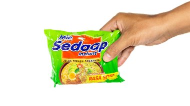 Soto ayam (tavuk çorbası) aromalı mie sedaap. Mie Sedaap Endonezya 'da ünlü bir hazır eriştedir.