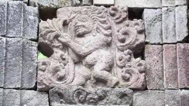 Penataran tapınağında çıplak rahatlama, Blitar. Penataran Tapınağı bir Hindu tapınağıdır.