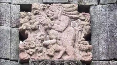 Penataran tapınağında çıplak rahatlama, Blitar. Penataran Tapınağı bir Hindu tapınağıdır.