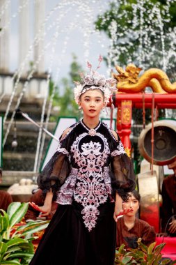 Betawi, Batı Java 'dan Kembang Kemayor dansı. Bu dans, misafirlerimizin dostane ve neşeli bir karşılaması..