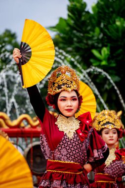 Sunda, West Java 'dan Jaipong Dansı. Bu dans çevik, enerjik ve anlamlı hareketleriyle bilinir..