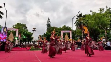 Sunda, West Java 'dan Jaipong Dansı. Bu dans çevik, enerjik ve anlamlı hareketleriyle bilinir..