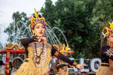 Papua 'dan Yamko Rambe Yamko. Bu dans Papuan 'ın mücadele ruhunu ve birlikteliğini tasvir ediyor..