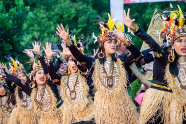 Papua 'dan Yamko Rambe Yamko. Bu dans Papuan 'ın mücadele ruhunu ve birlikteliğini tasvir ediyor..