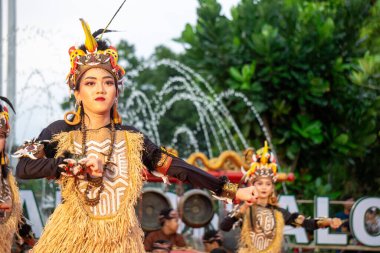 Papua 'dan Yamko Rambe Yamko. Bu dans Papuan 'ın mücadele ruhunu ve birlikteliğini tasvir ediyor..
