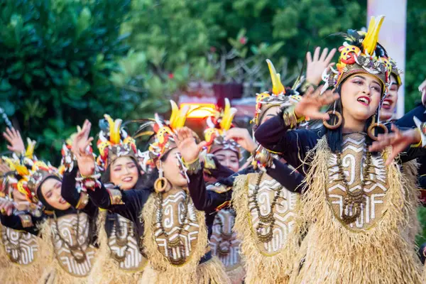 Papua 'dan Yamko Rambe Yamko. Bu dans Papuan 'ın mücadele ruhunu ve birlikteliğini tasvir ediyor..