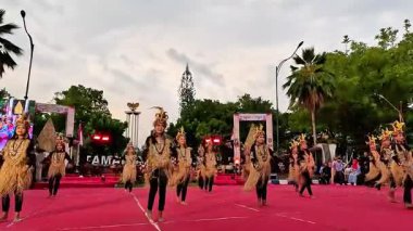 Papua 'dan Yamko Rambe Yamko. Bu dans Papuan 'ın mücadele ruhunu ve birlikteliğini tasvir ediyor..