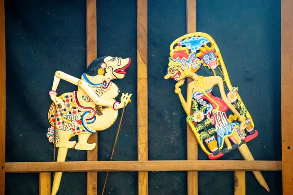 Wayang adı verilen Endonezya kuklaları keçi, inek ya da bufalo derisinden yapılmıştır.