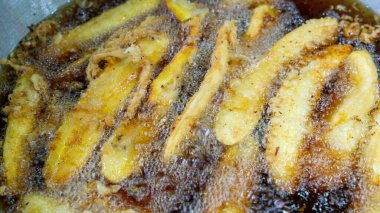 Kızarmış muz (pisang goreng). Tat Atlası 'ndan kızarmış muz dünyanın en iyi tatlısı seçildi..