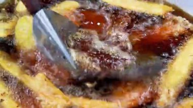 Kızarmış muz (pisang goreng). Tat Atlası 'ndan kızarmış muz dünyanın en iyi tatlısı seçildi..