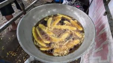 Kızarmış muz (pisang goreng). Tat Atlası 'ndan kızarmış muz dünyanın en iyi tatlısı seçildi..