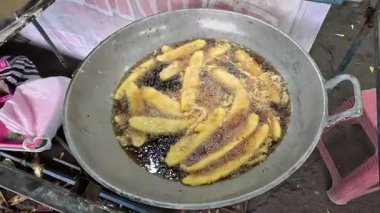 Kızarmış muz (pisang goreng). Tat Atlası 'ndan kızarmış muz dünyanın en iyi tatlısı seçildi..