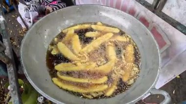 Kızarmış muz (pisang goreng). Tat Atlası 'ndan kızarmış muz dünyanın en iyi tatlısı seçildi..