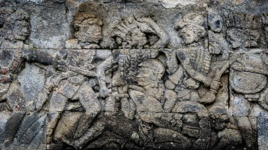 Penataran Tapınağı kompleksinin duvarındaki rahatlama.