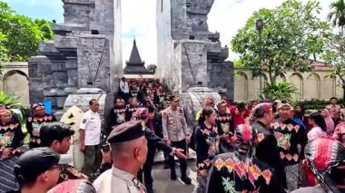 Blitar şehrinin belediye başkanı Syauqul Müshibbin (Mas Ibin) Grebeg Pancasila 'da