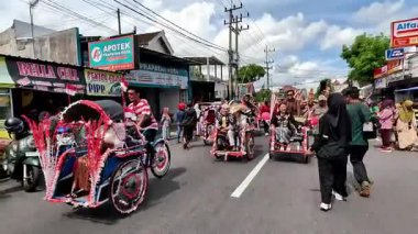 Blitar şehrinin belediye başkanı Syauqul Müshibbin (Mas Ibin) Grebeg Pancasila 'da