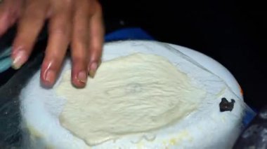 Martabak Madura (vermicelli martabak, martabak bihun). Genellikle çeşitli tatlandırıcı malzemelerle yapılan lezzetli bir martabak türüdür.