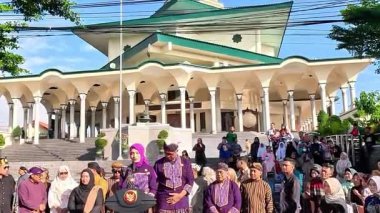 Kediri, Doğu Java Belediye Başkanı Vinanda Prameswati, Suro ayı kutlamalarına katıldı.)