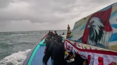 Endonezya petik laut seremonisi. Petik laut balıkçıların şükran günüdür..
