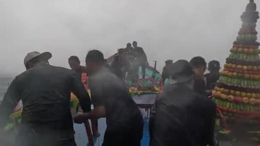 Endonezya petik laut seremonisi. Petik laut balıkçıların şükran günüdür..