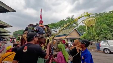 Cikar geçidi. Cikar, Endonezya 'da boğalar tarafından çekilen bir kara taşımacılığıdır..