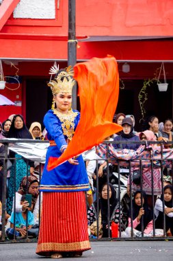 Rentah besapih dance from Jambi on the 4rd BEN Carnival. This dance is a dance that symbolizes a harmonious and cooperative life.