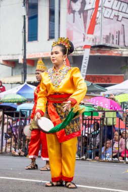 Rentah besapih dance from Jambi on the 4rd BEN Carnival. This dance is a dance that symbolizes a harmonious and cooperative life.